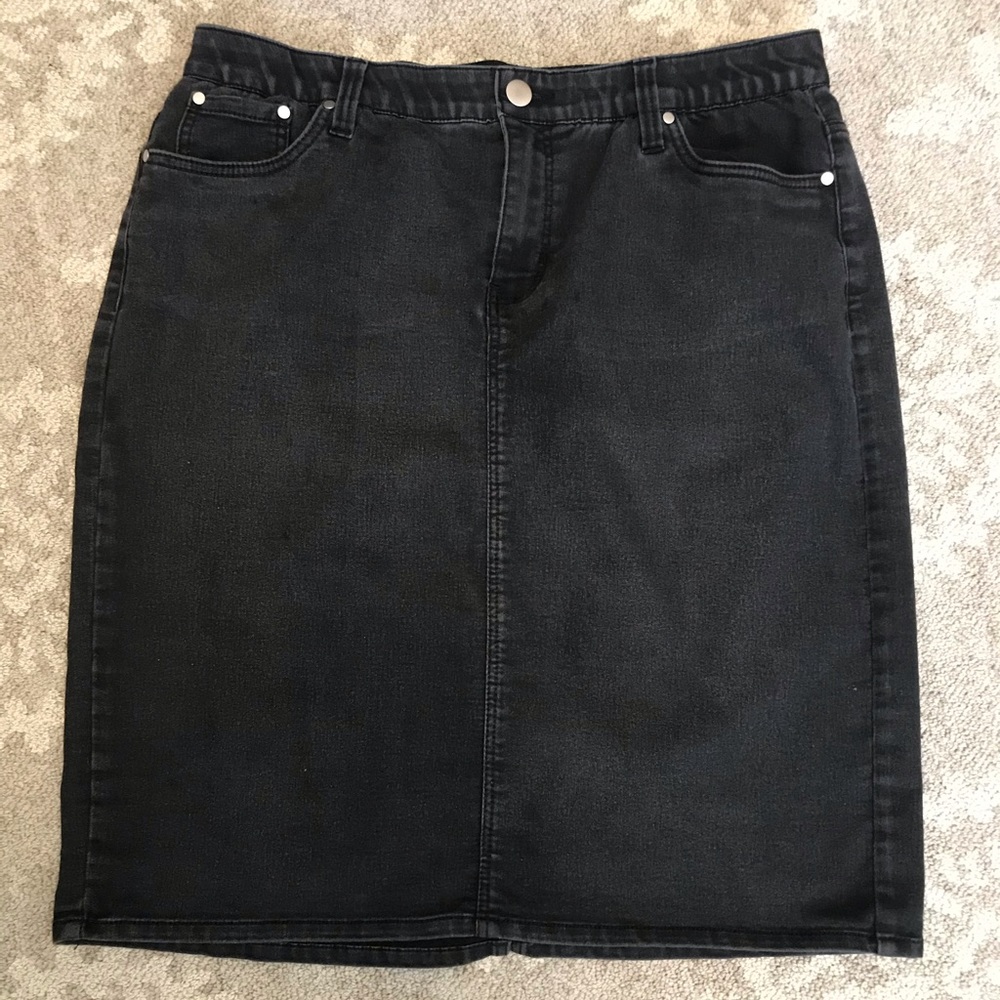 Catos gently worn faded black skirt